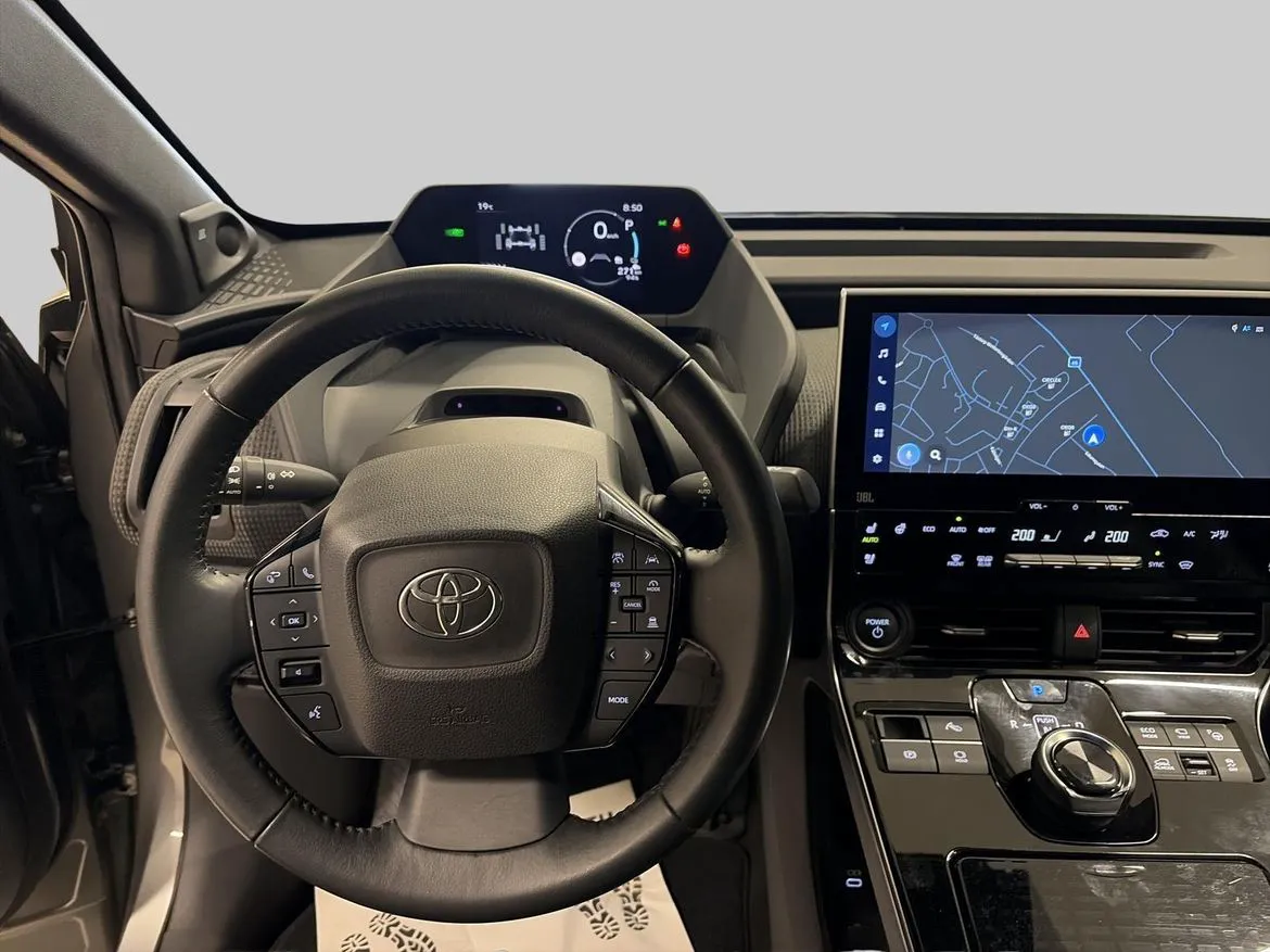 Vehicle image 14