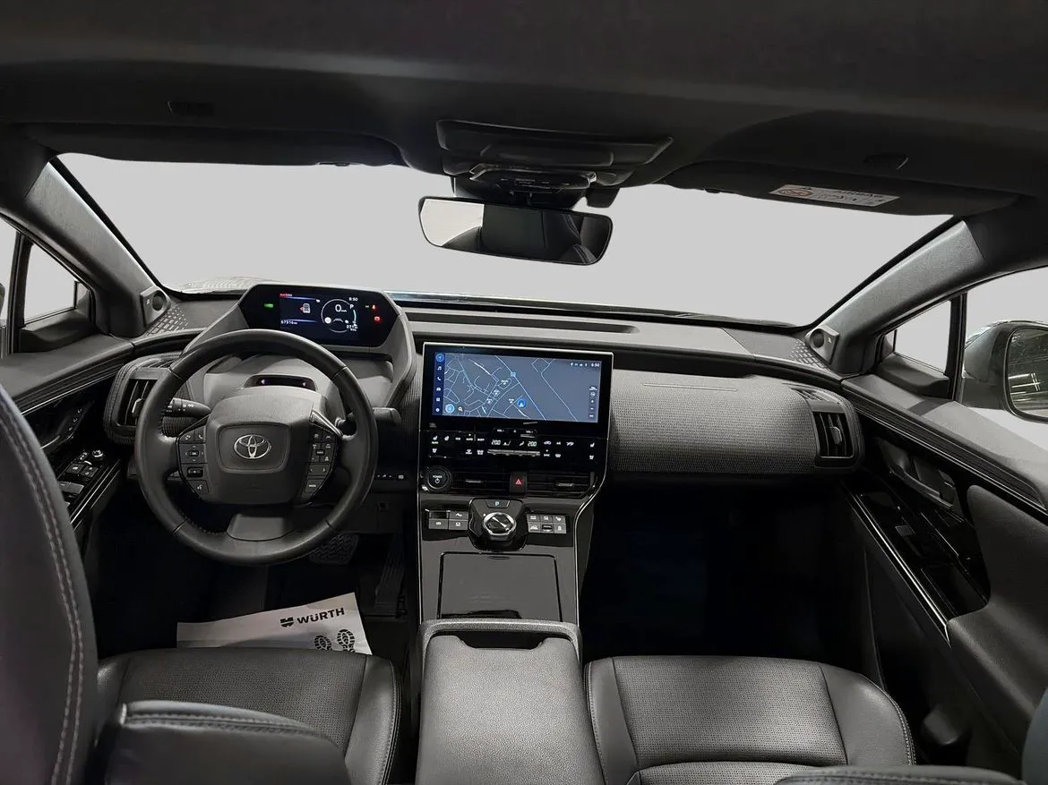 Vehicle image 11