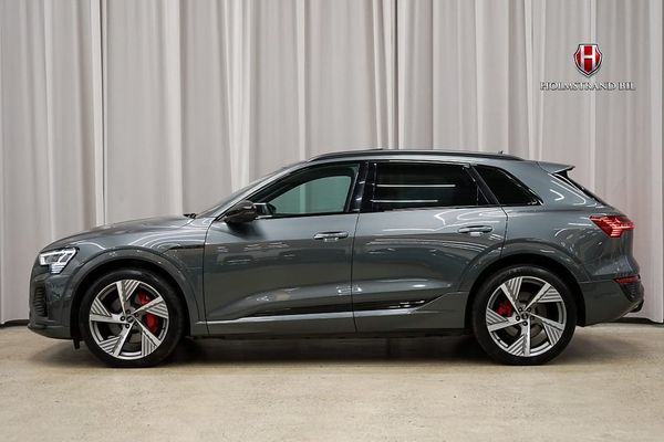 Audi Q8 e-tron 55 e-tron quattro S line Pano Drag B&O HUD 3D 22" - 2024
