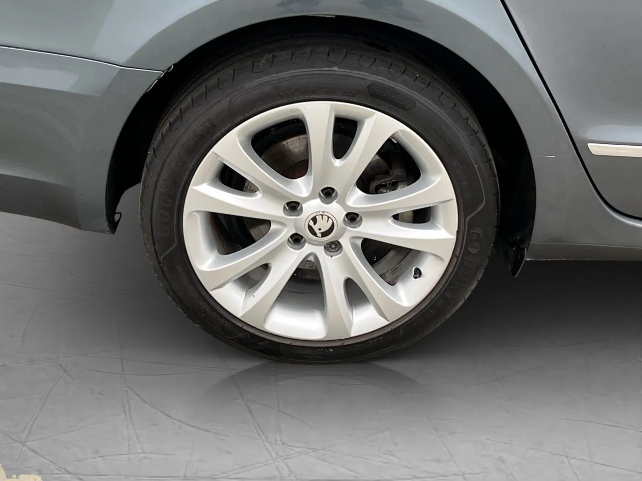 Vehicle image 25