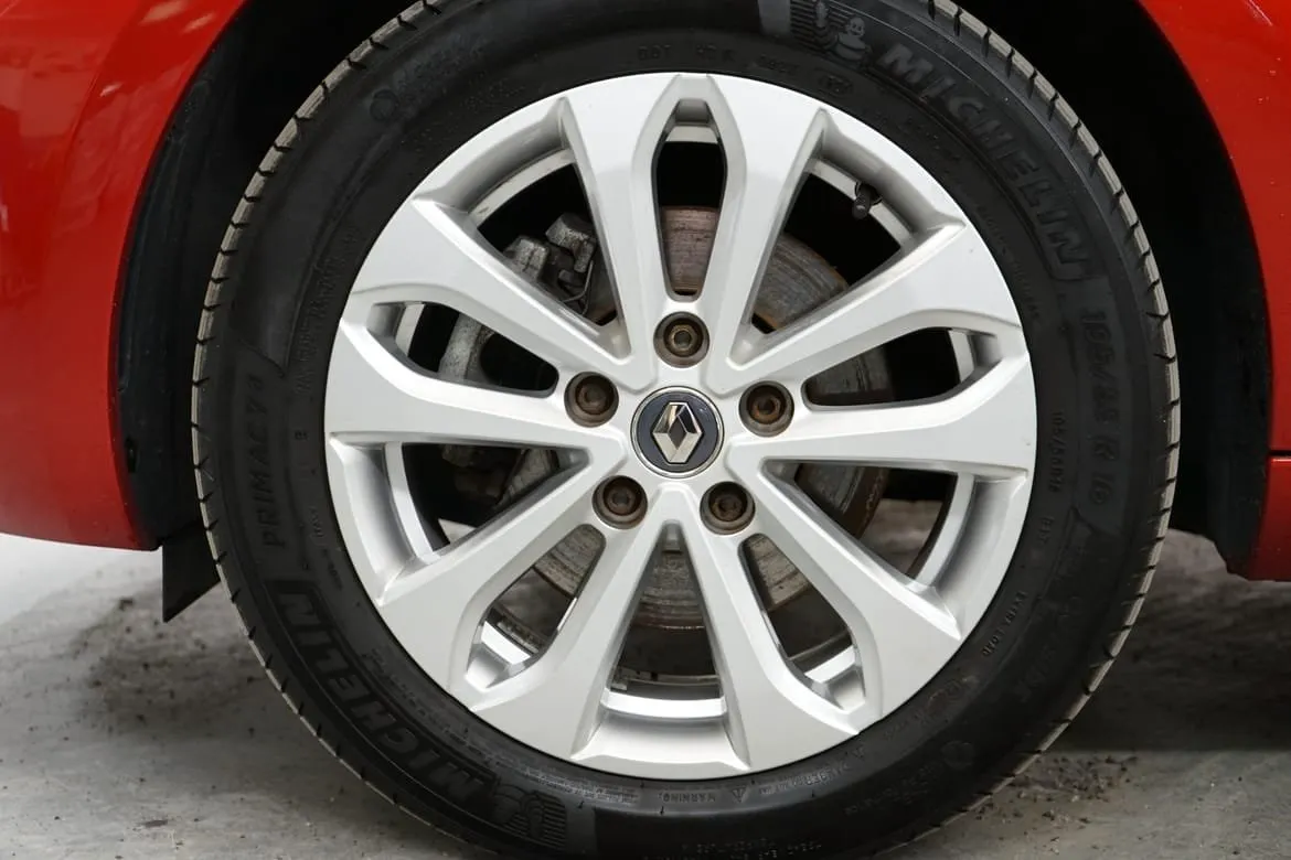 Vehicle image 13
