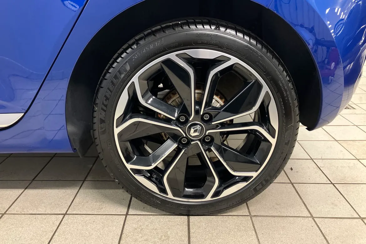 Vehicle image 16
