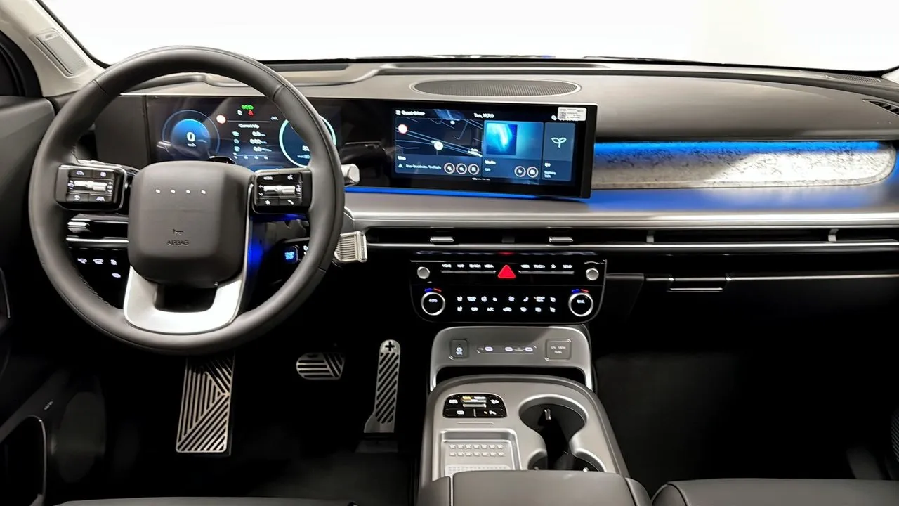 Vehicle image 3