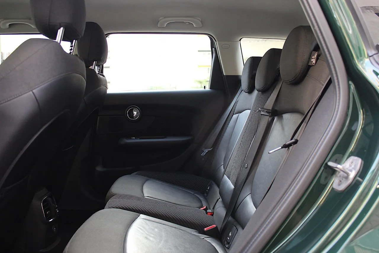 Vehicle image 21