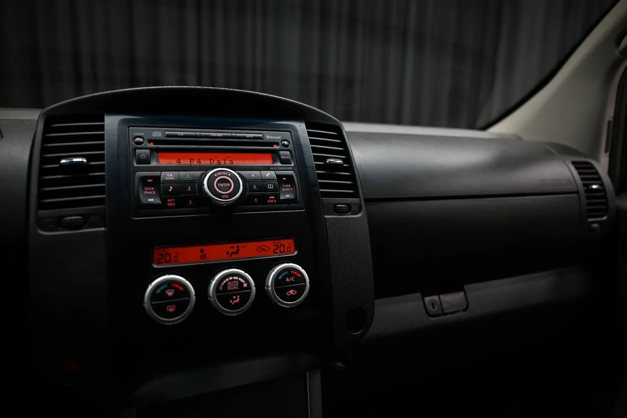 Vehicle image 18