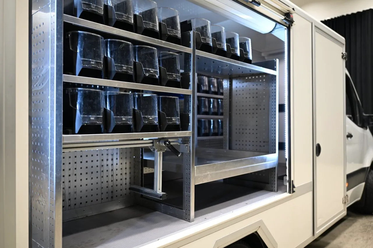 Vehicle image 13