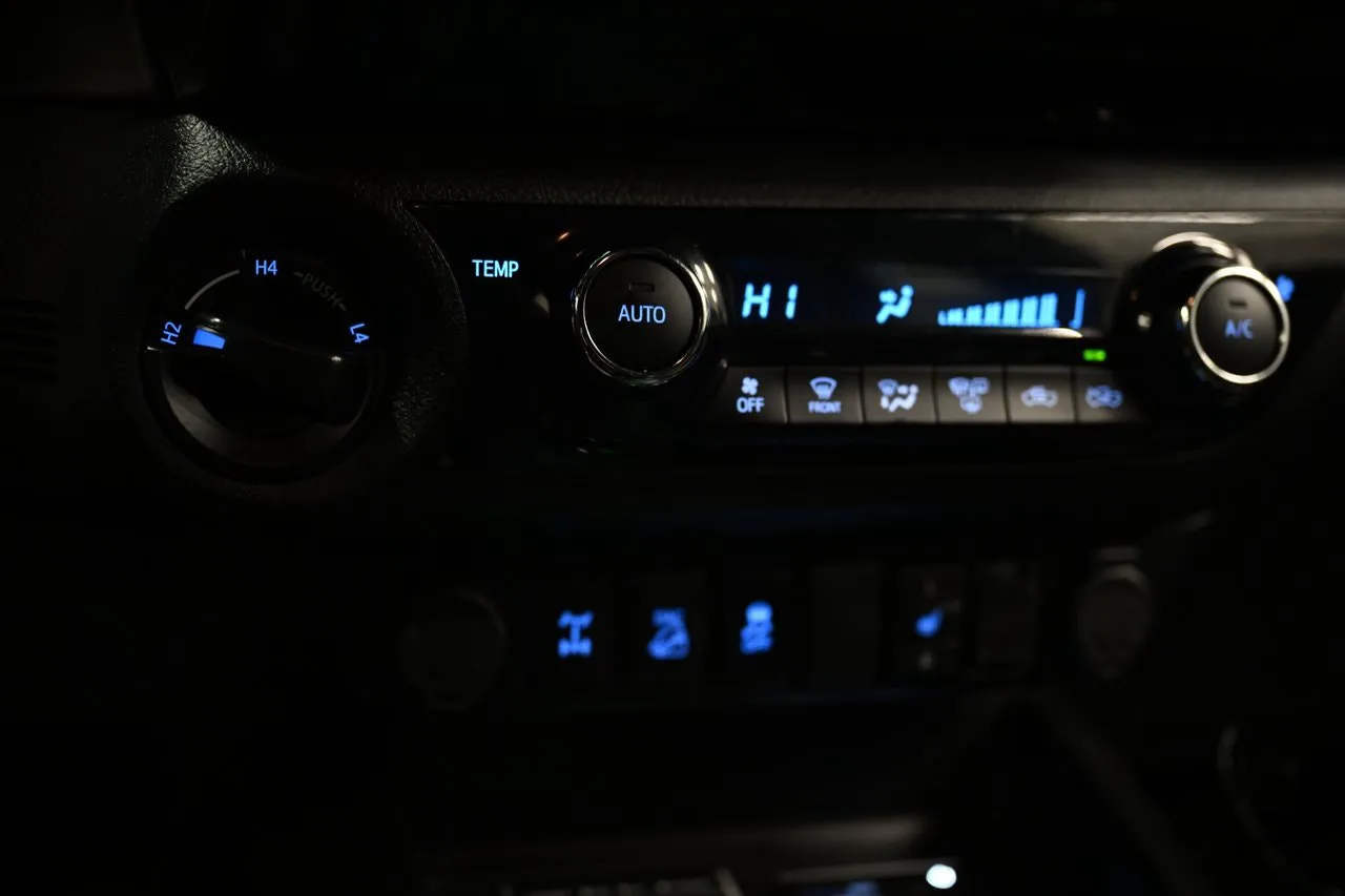 Vehicle image 28