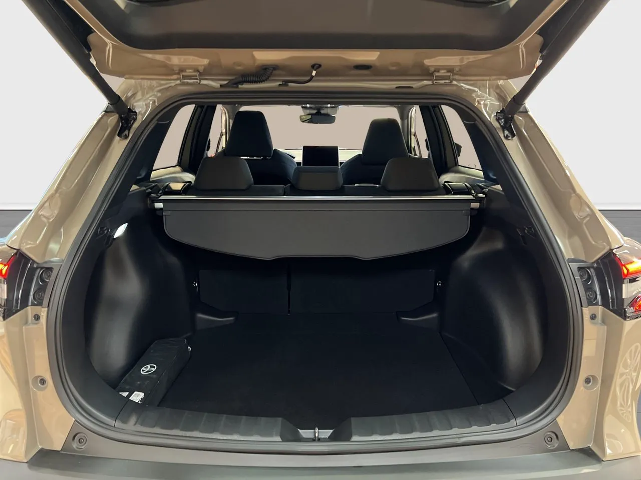 Vehicle image 14