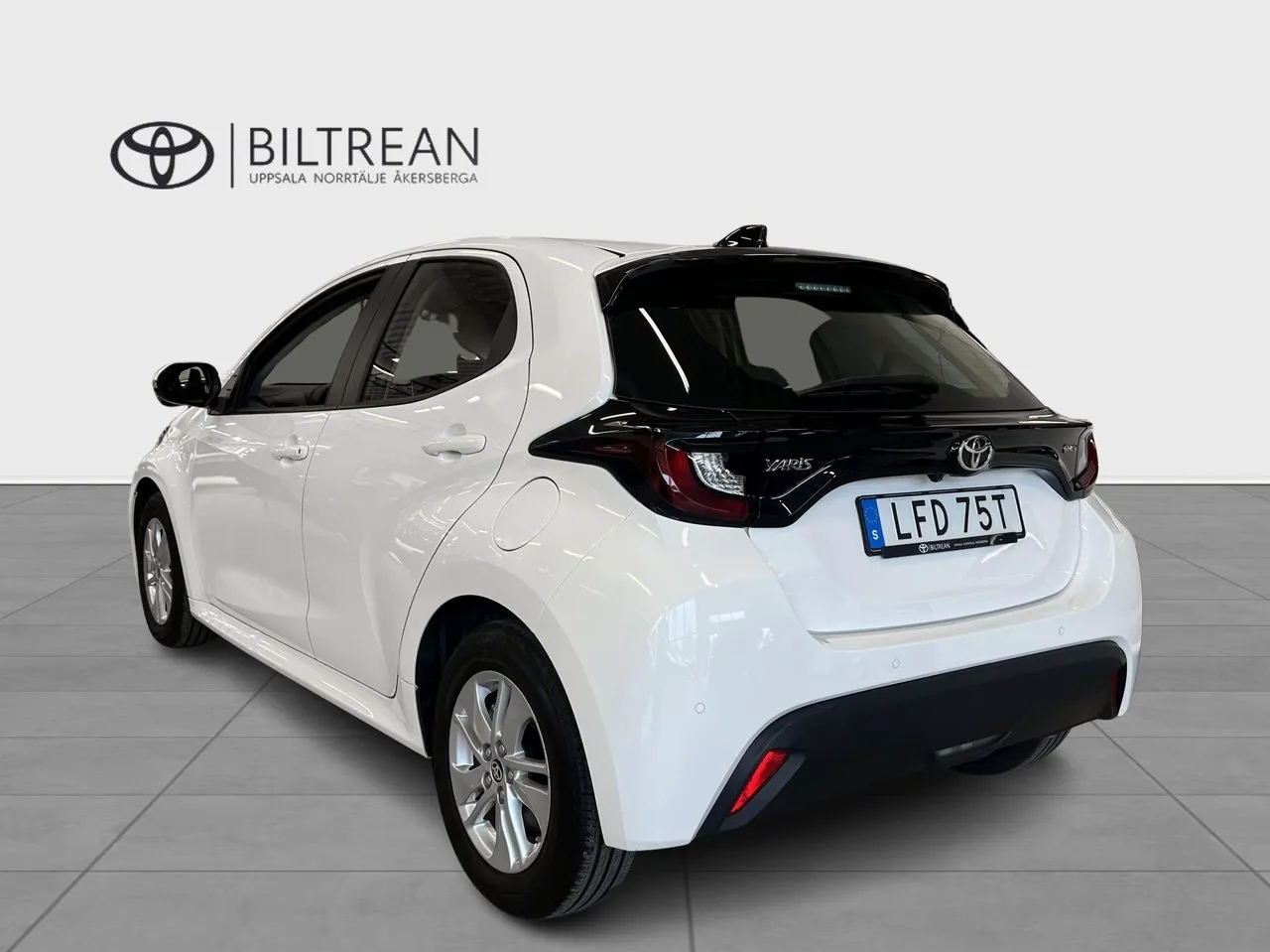 Vehicle image 3