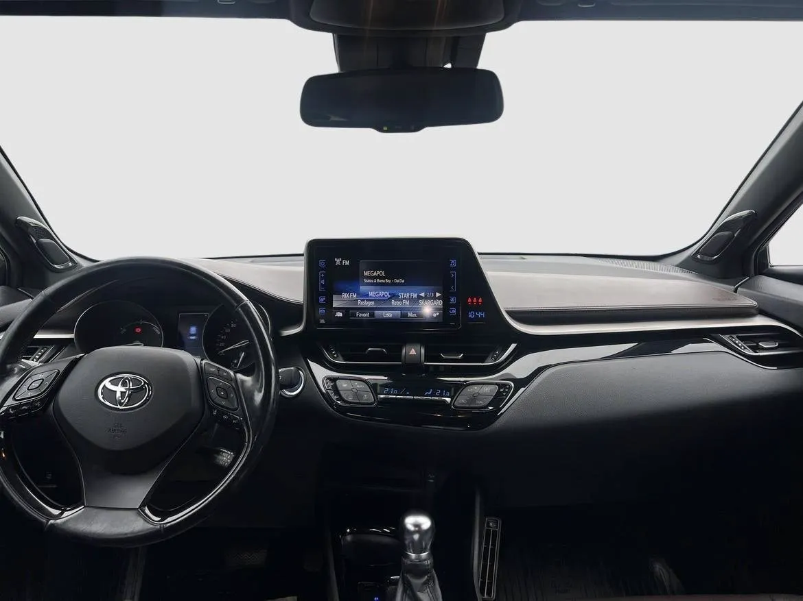 Vehicle image 7