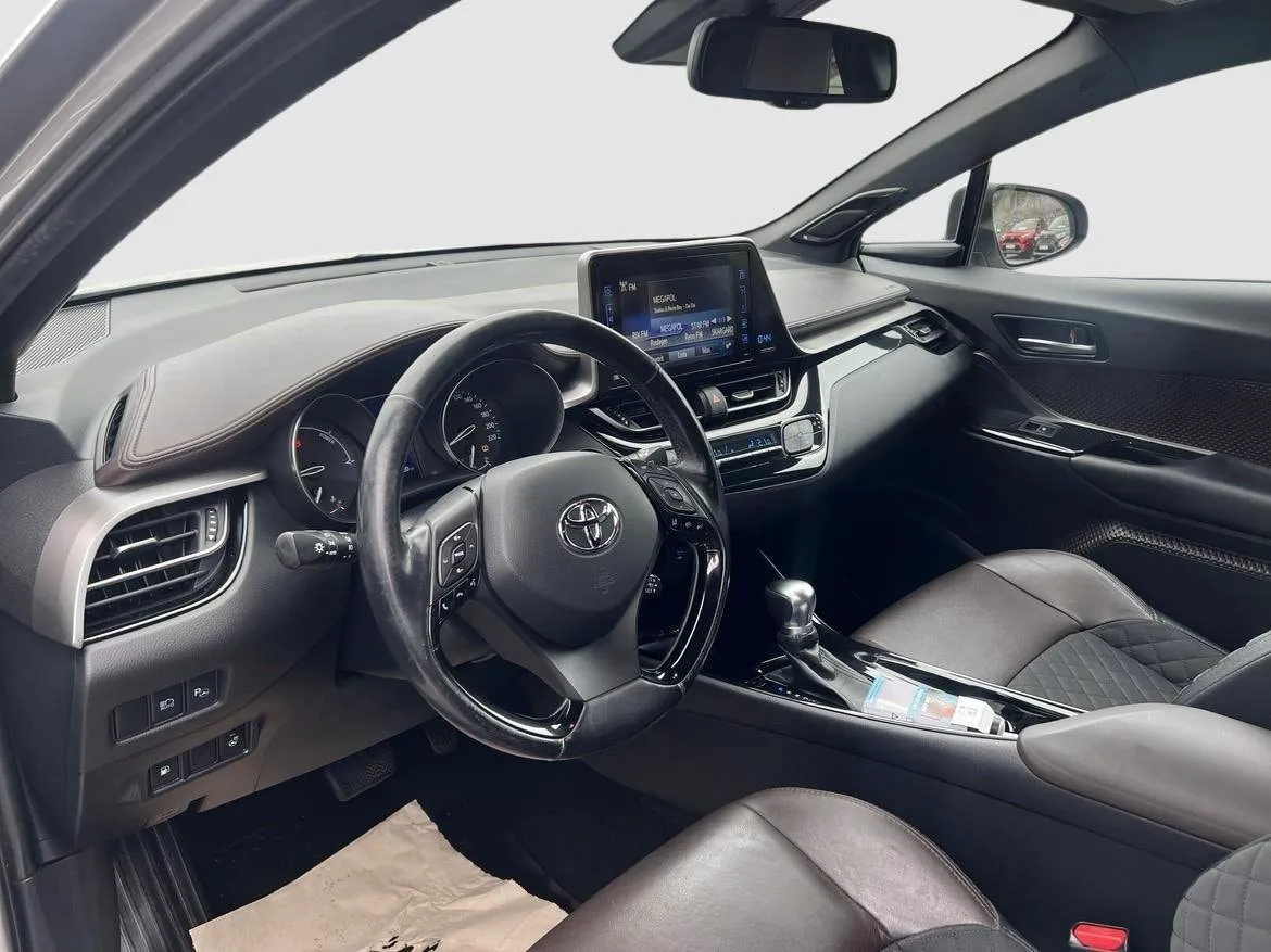 Vehicle image 9