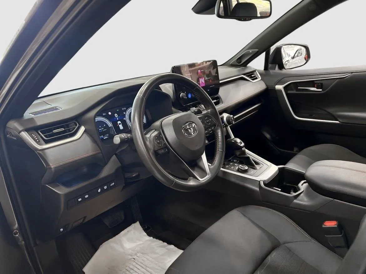 Vehicle image 8