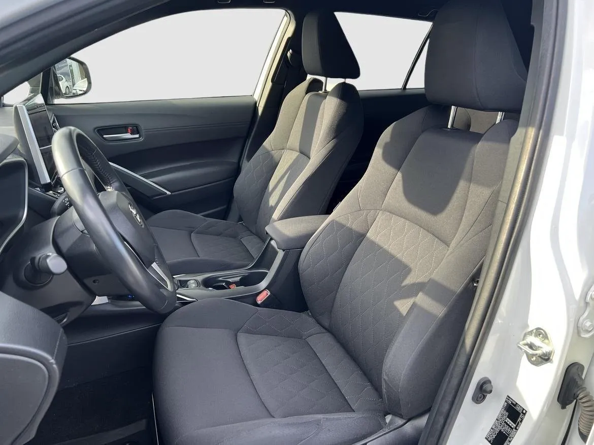 Vehicle image 15