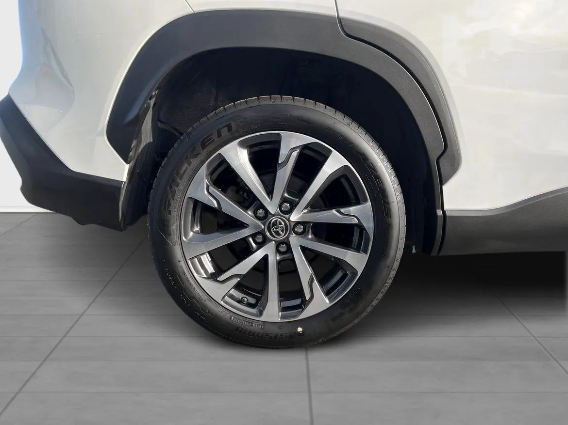 Vehicle image 14