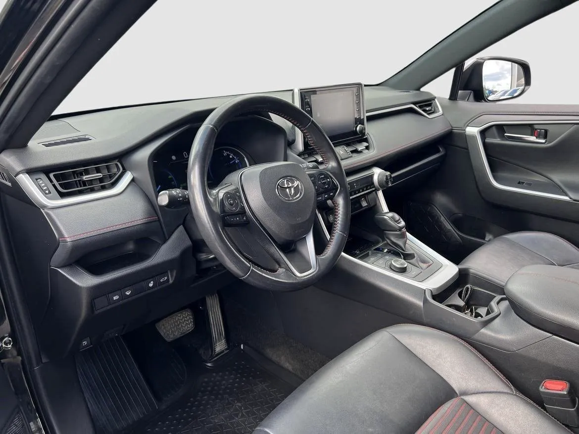 Vehicle image 8