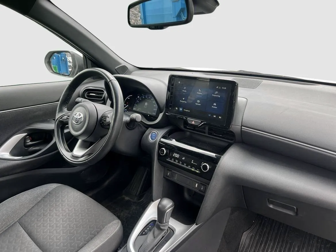 Vehicle image 9