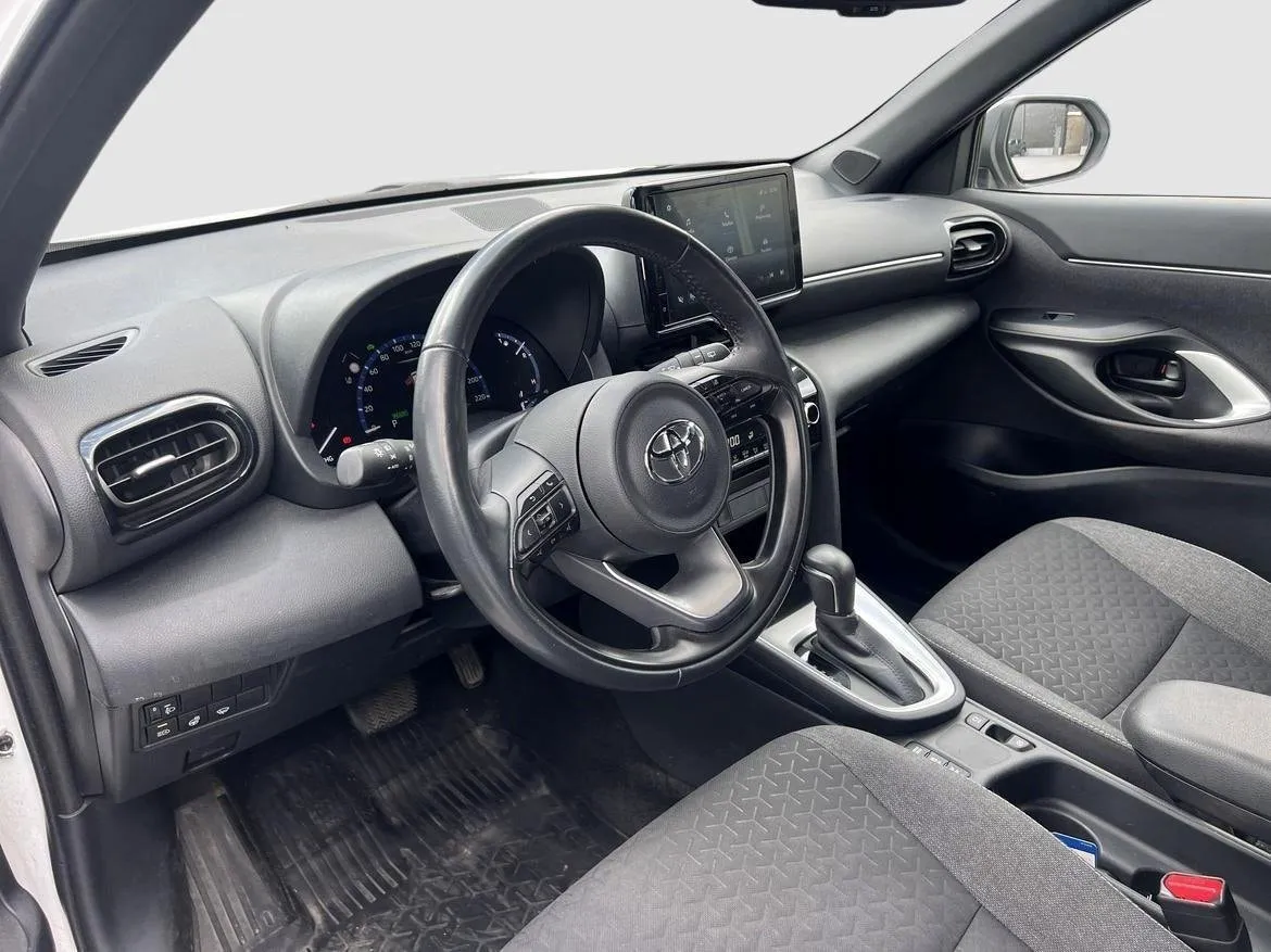 Vehicle image 6