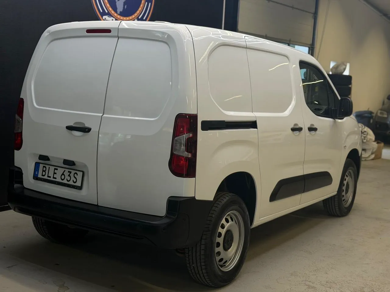 Vehicle image 19