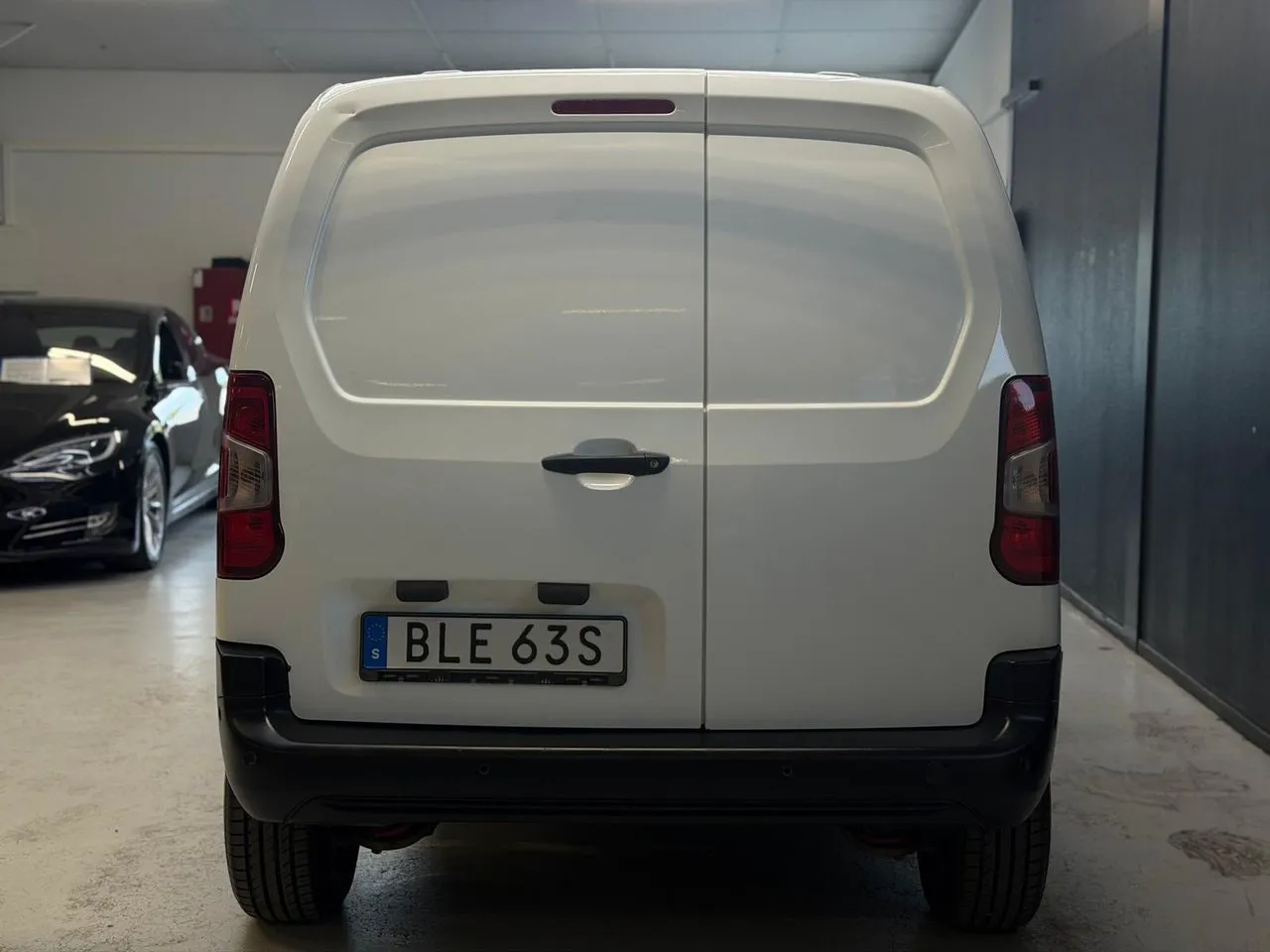 Vehicle image 20