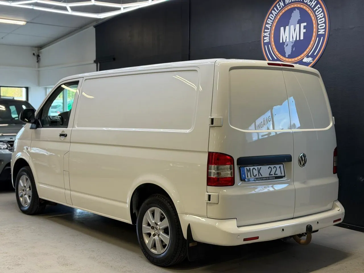 Vehicle image 18