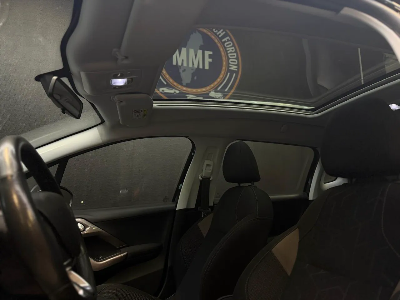 Vehicle image 18