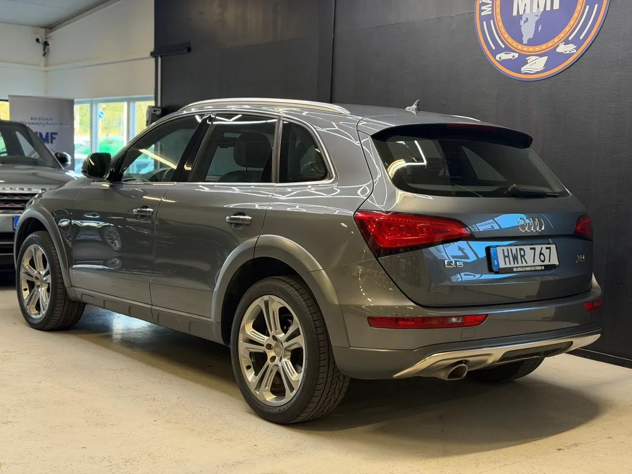 Vehicle image 18