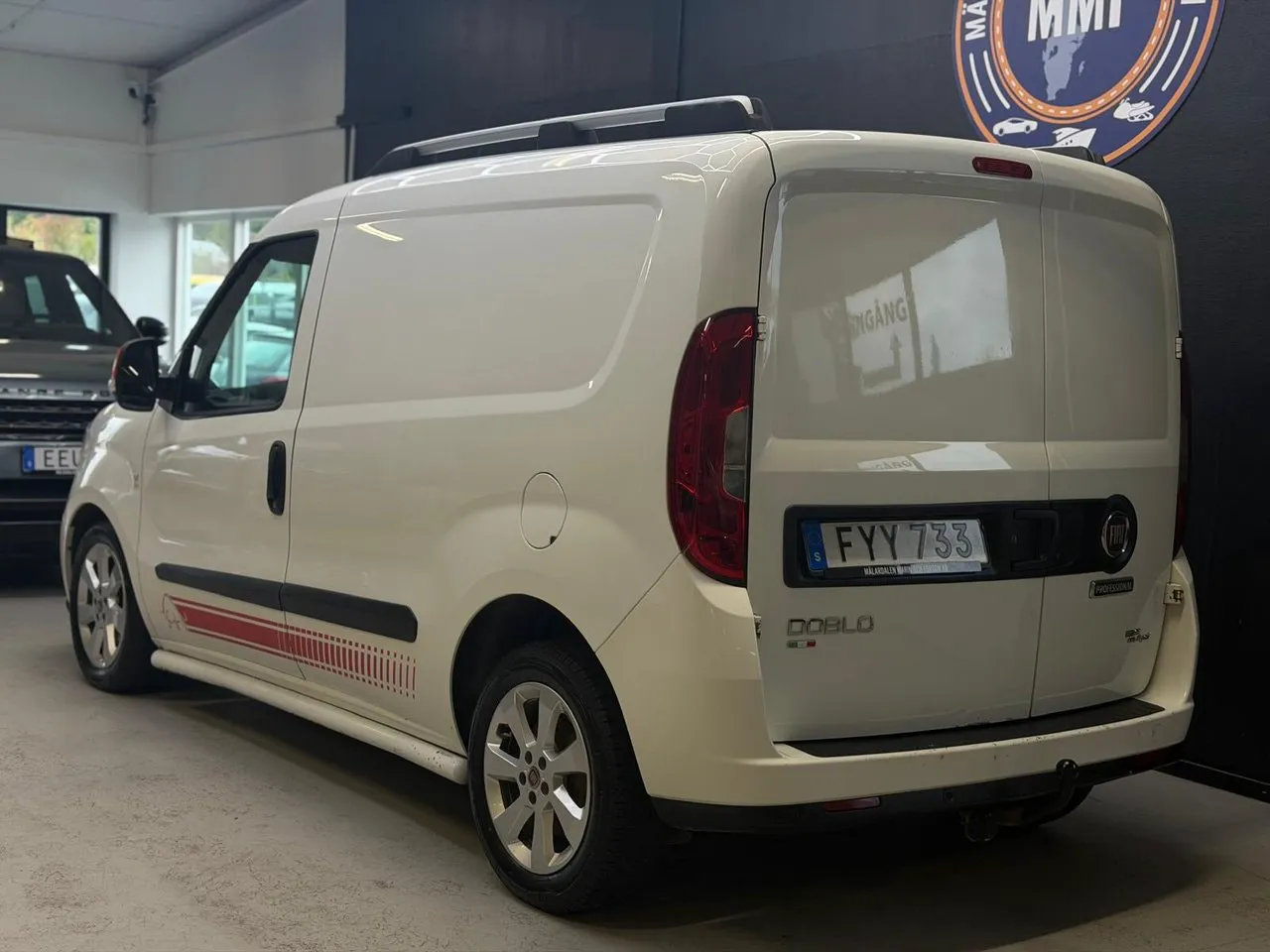Vehicle image 14