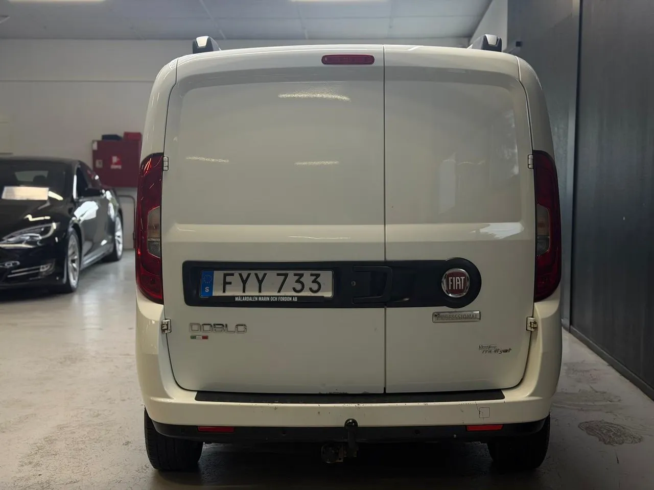 Vehicle image 16