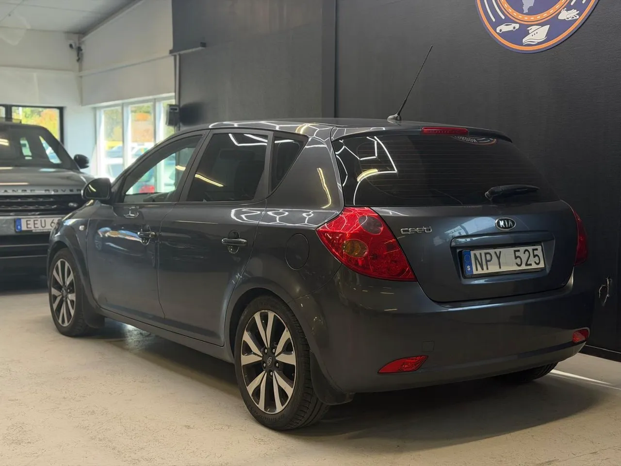 Vehicle image 15