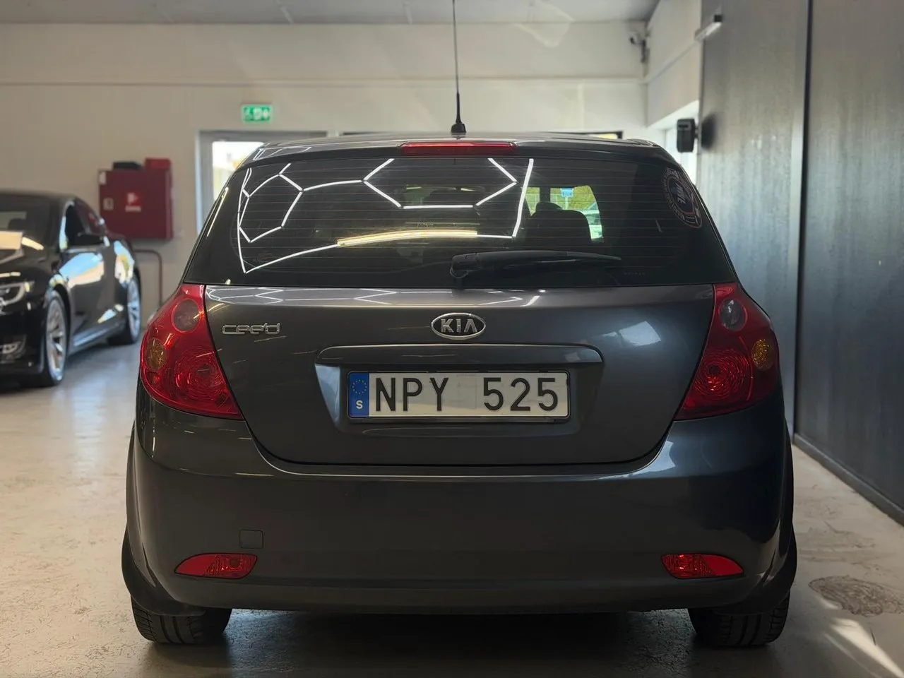 Vehicle image 17