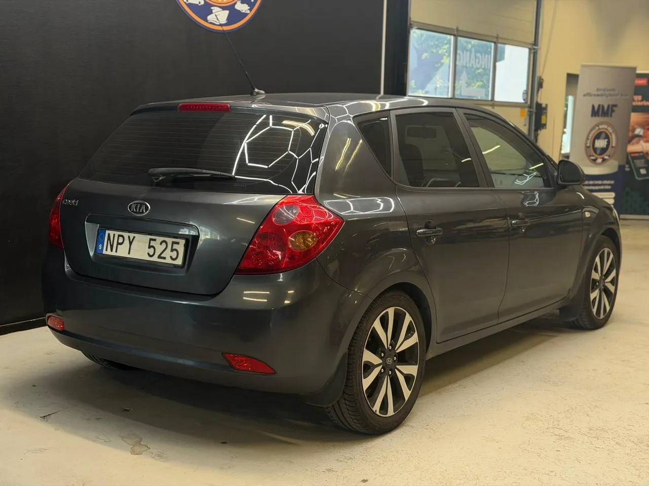 Vehicle image 16