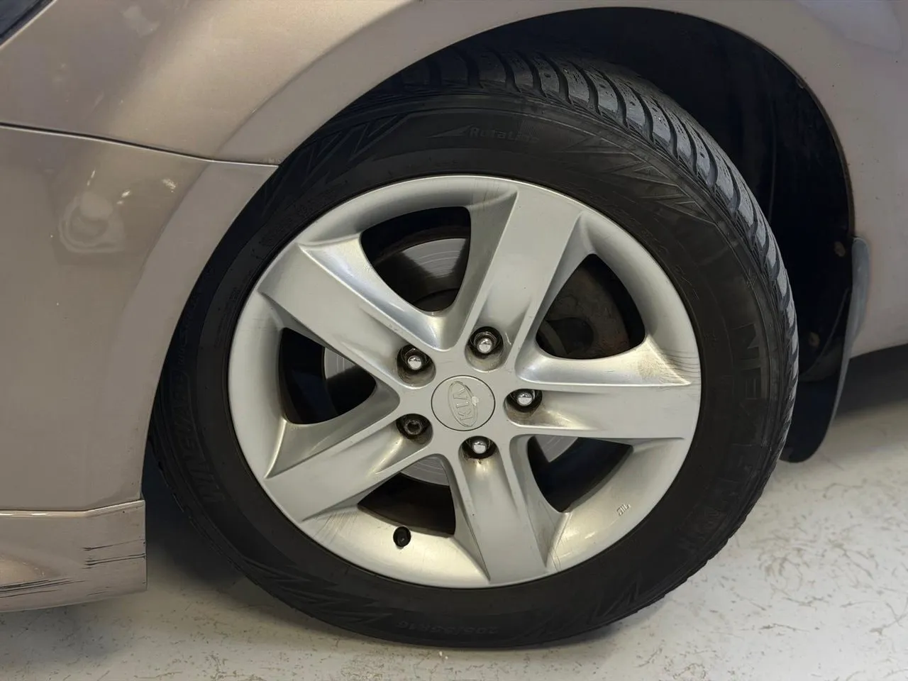 Vehicle image 17