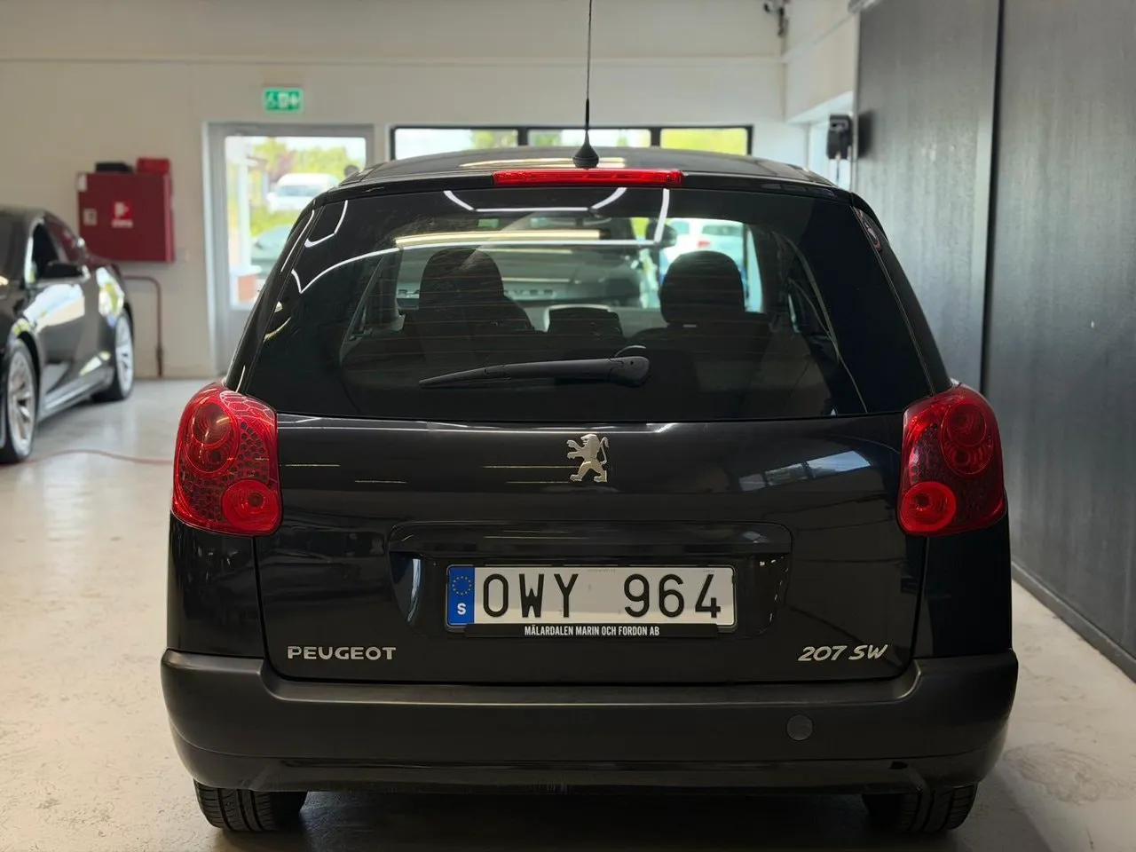 Vehicle image 19
