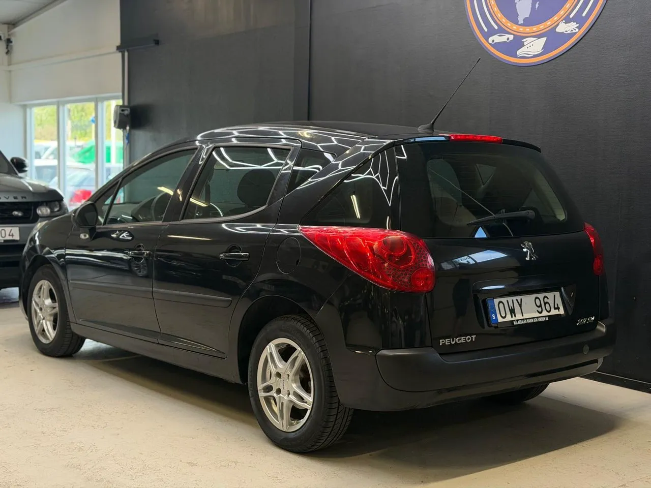 Vehicle image 18