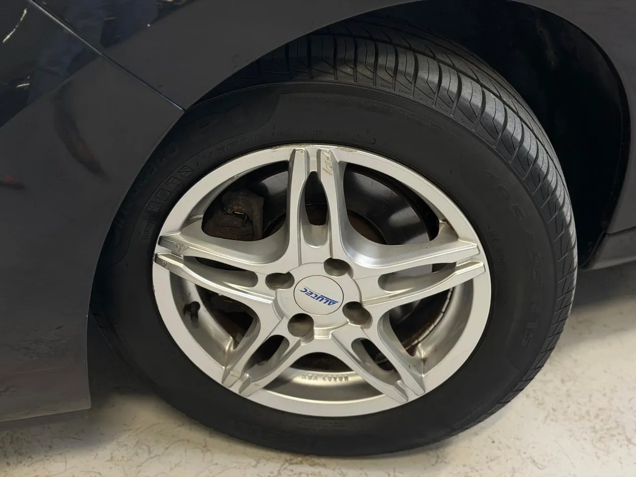 Vehicle image 15