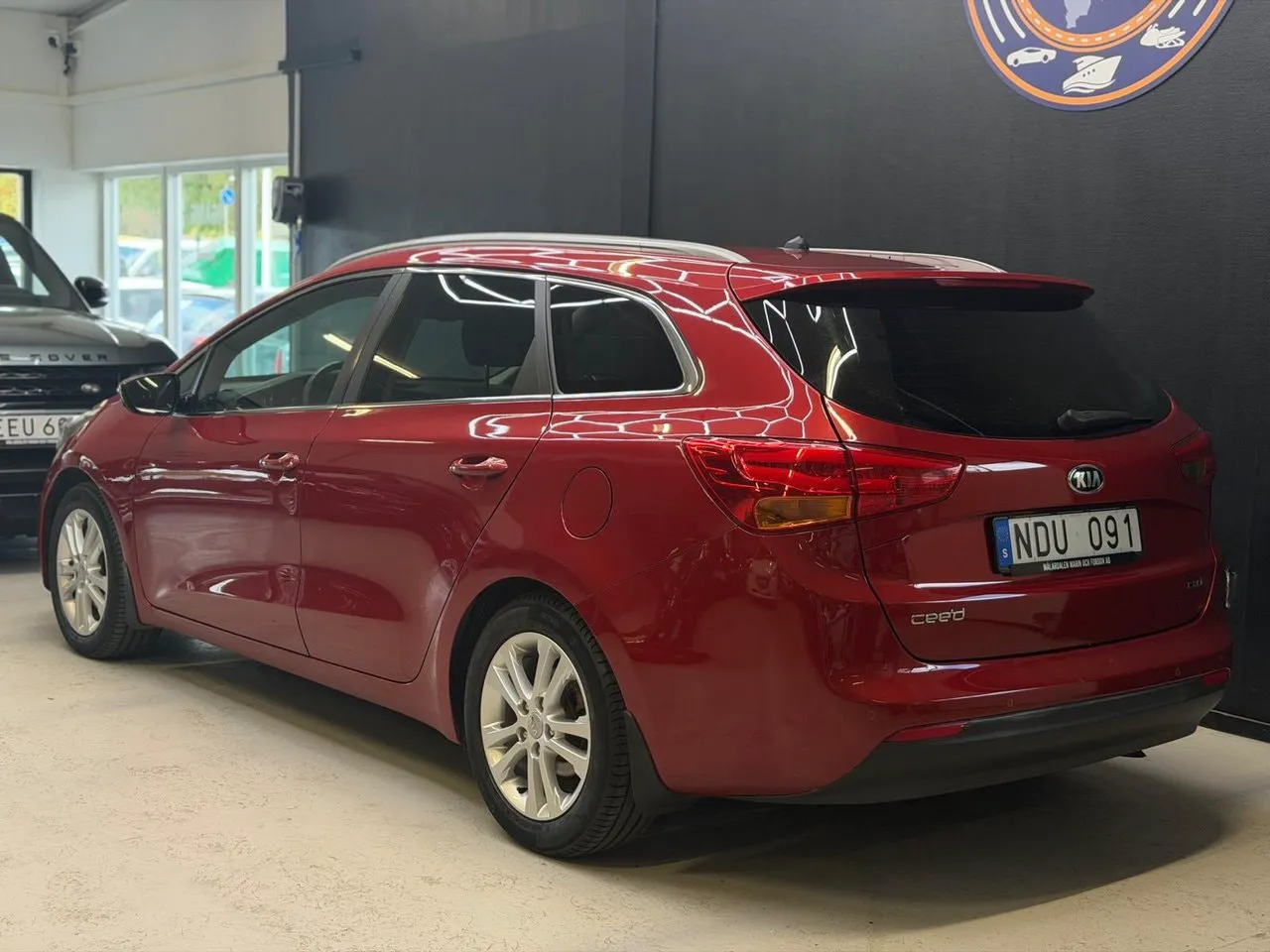 Vehicle image 18