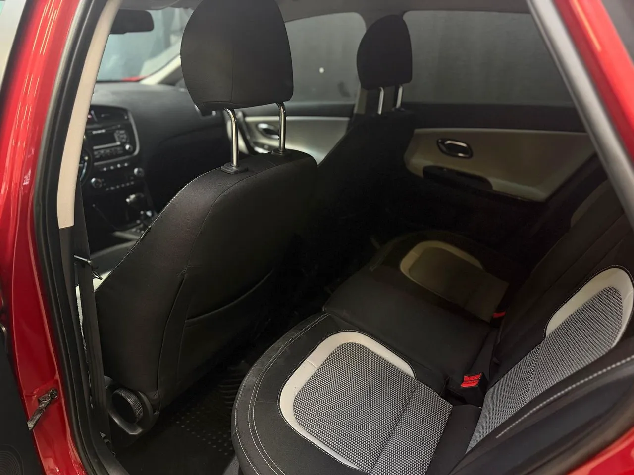 Vehicle image 16