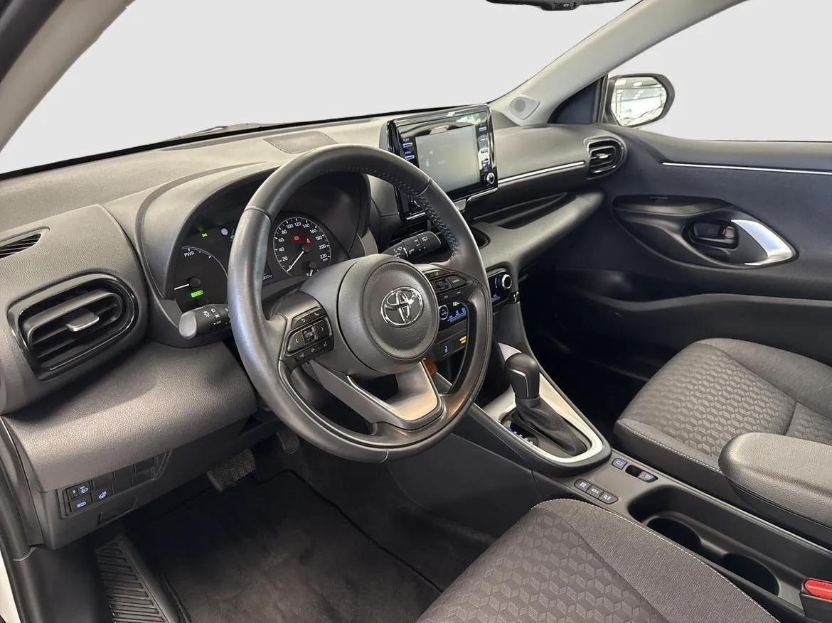 Vehicle image 10