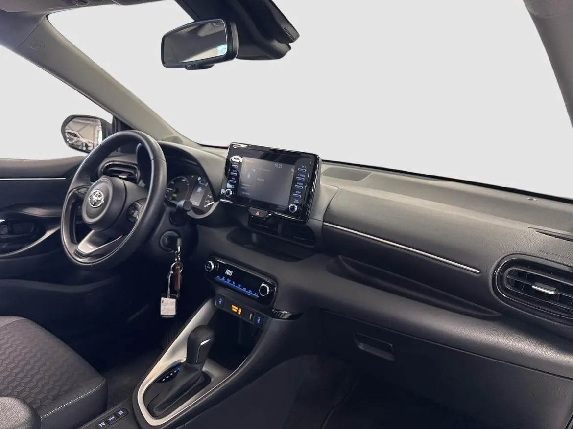 Vehicle image 9