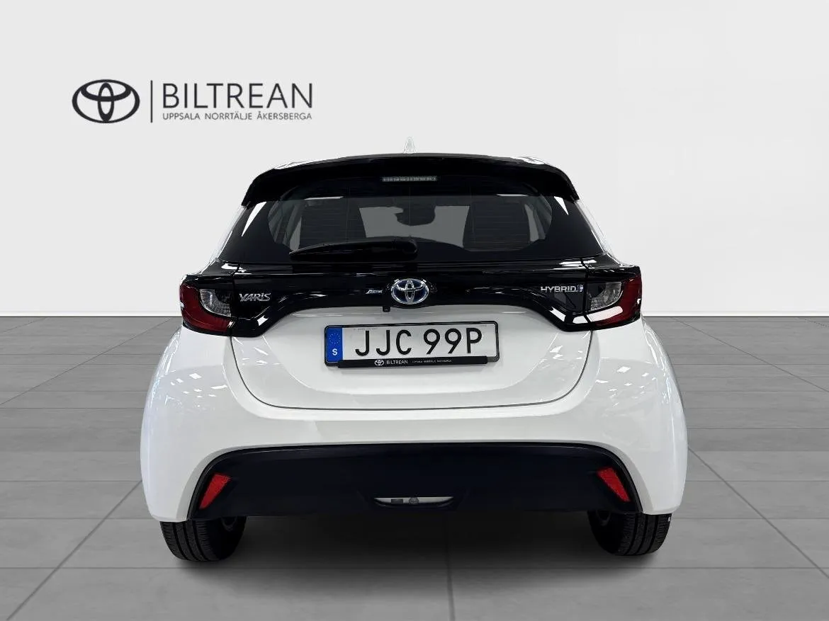 Vehicle image 5