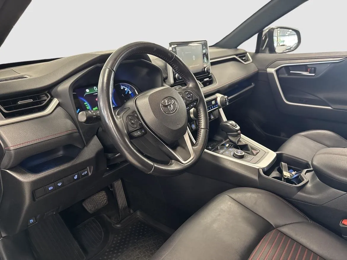 Vehicle image 10