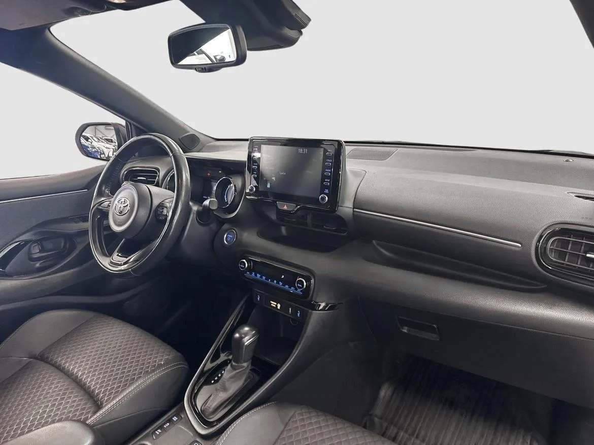 Vehicle image 6