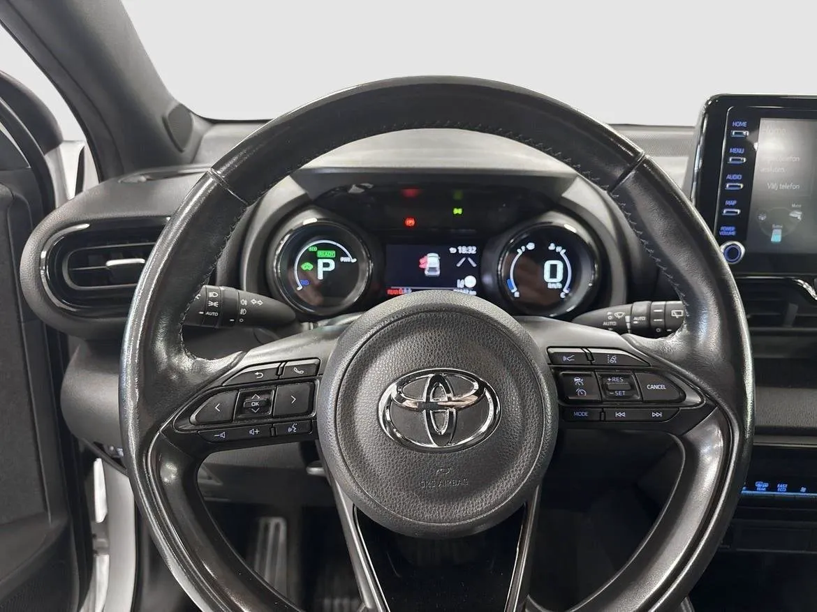 Vehicle image 10