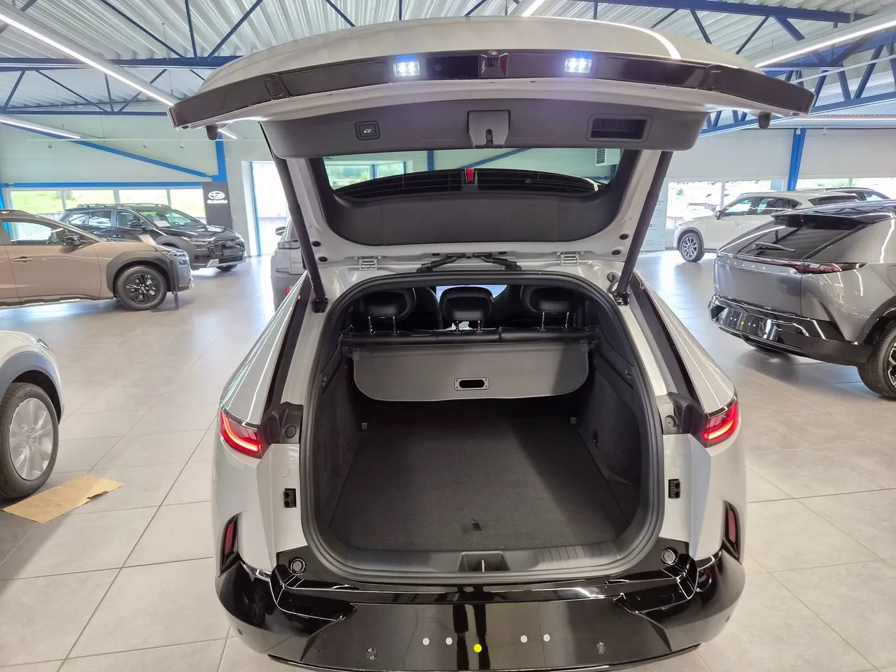 Vehicle image 13
