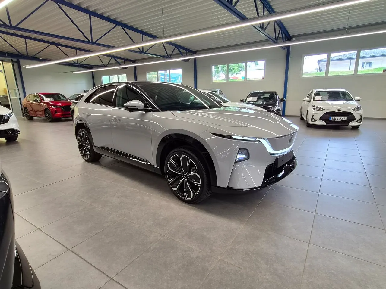 Vehicle image 5