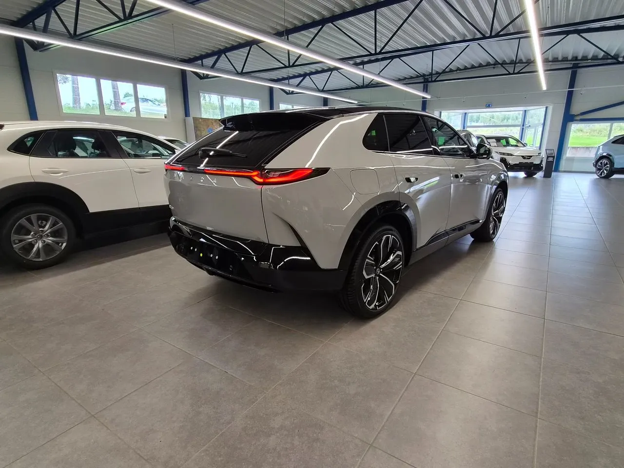 Vehicle image 3