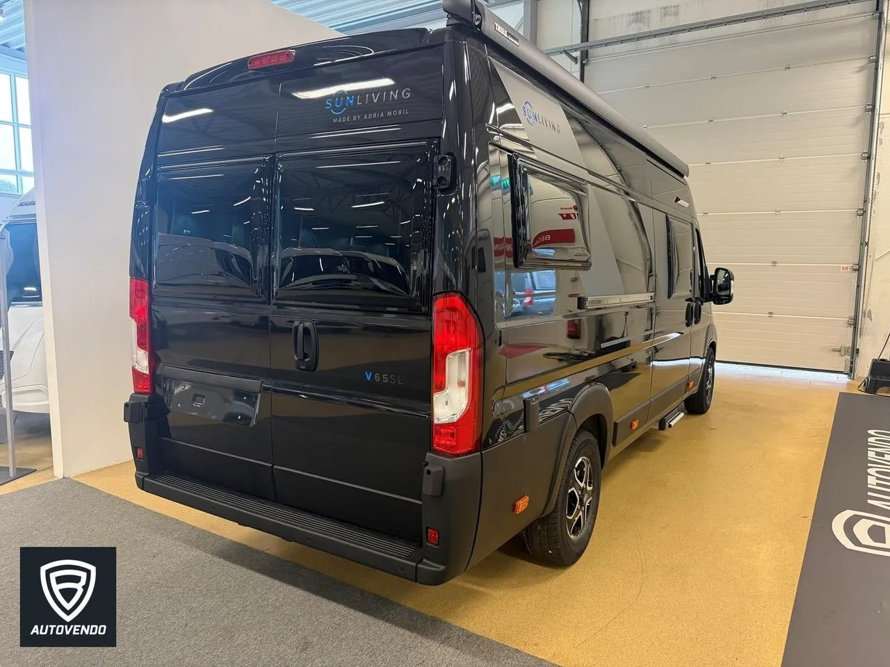 Vehicle image 14