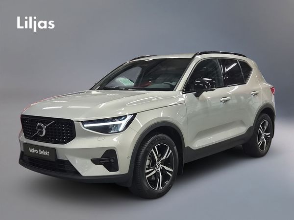 Volvo XC40 B3 FWD Bensin Plus Dark - 2025