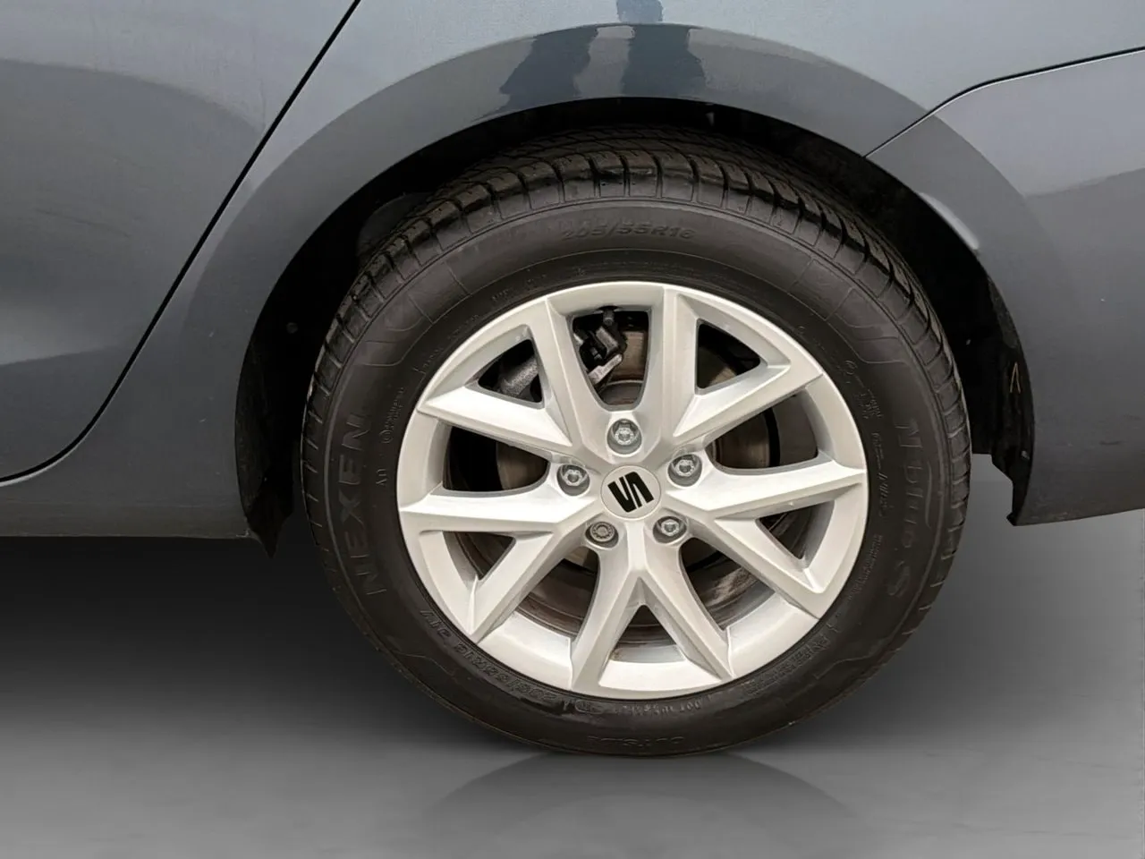 Vehicle image 30