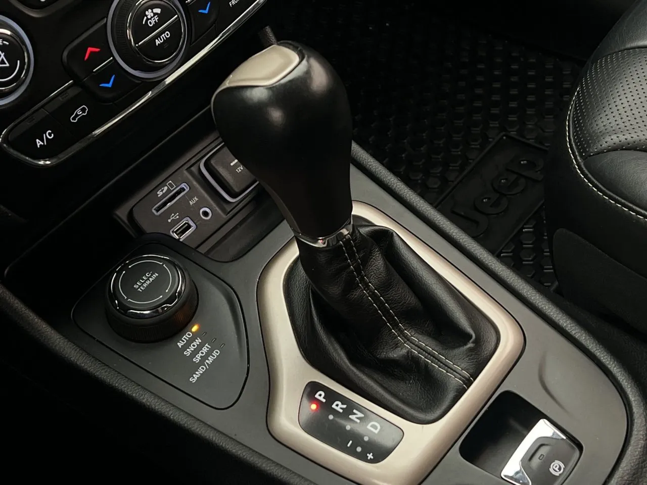 Vehicle image 26